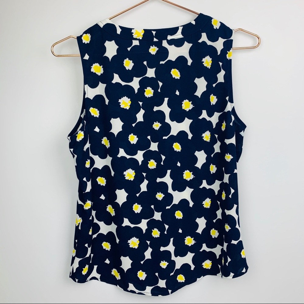 Talbots Petites Floral V-Neck‎ Sleeveless Blouse - Picture 3 of 8